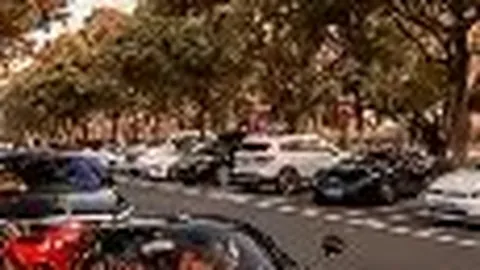 英超巨战风云：铁血防线染红惊魂，11.8亿豪门德比失利，8轮仅一胜，榜首差距扩大至17分！惊心动魄！